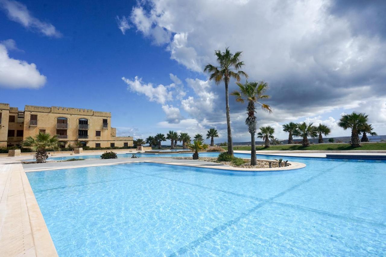 Getawaynpetto Private Duplex Maisonette With Jacuzzi Hot Tub Mgarr Экстерьер фото