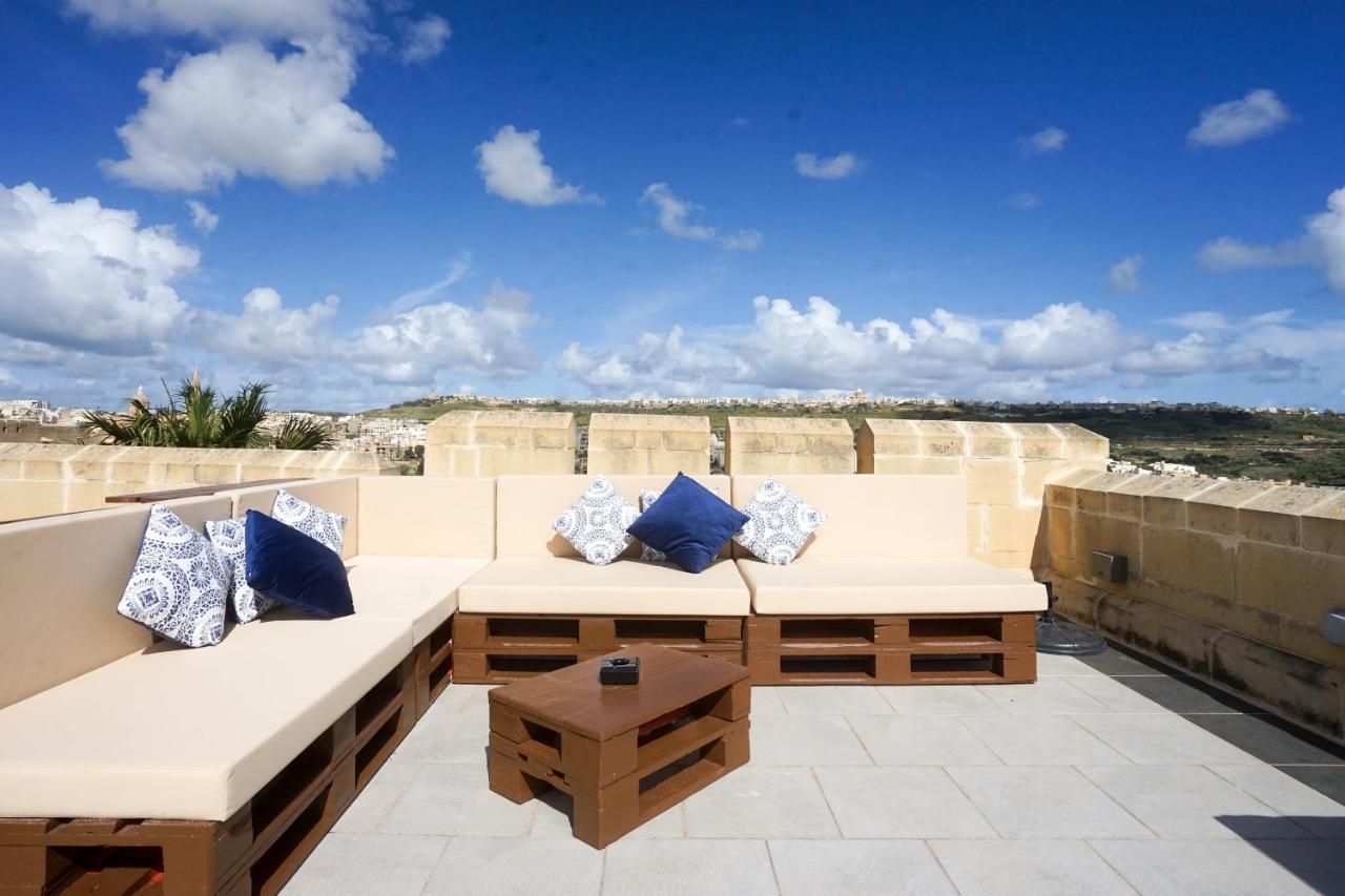 Getawaynpetto Private Duplex Maisonette With Jacuzzi Hot Tub Mgarr Экстерьер фото