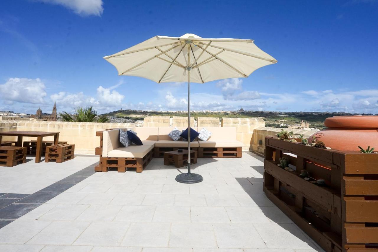 Getawaynpetto Private Duplex Maisonette With Jacuzzi Hot Tub Mgarr Экстерьер фото