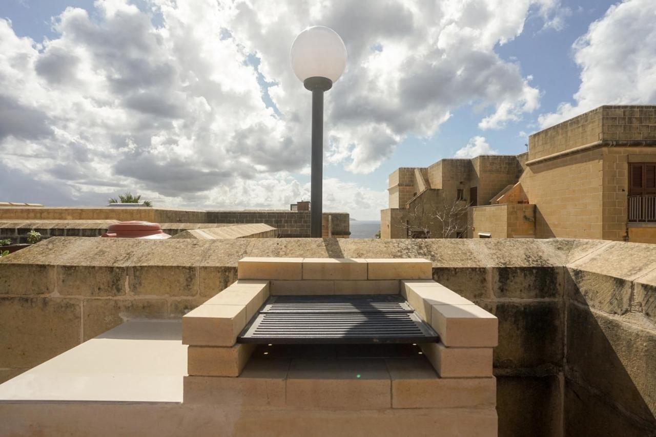 Getawaynpetto Private Duplex Maisonette With Jacuzzi Hot Tub Mgarr Экстерьер фото