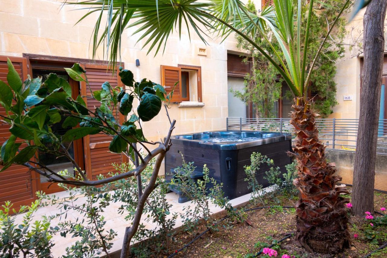 Getawaynpetto Private Duplex Maisonette With Jacuzzi Hot Tub Mgarr Экстерьер фото