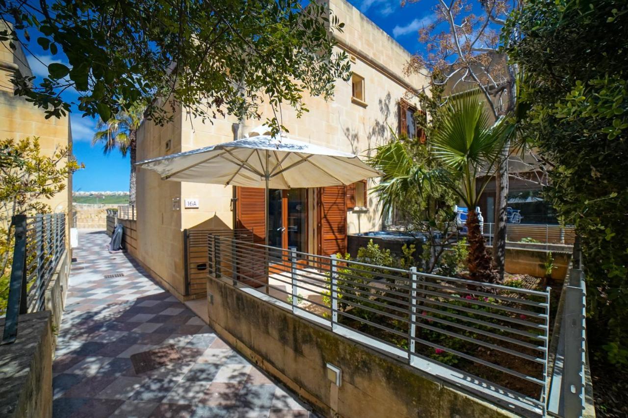 Getawaynpetto Private Duplex Maisonette With Jacuzzi Hot Tub Mgarr Экстерьер фото