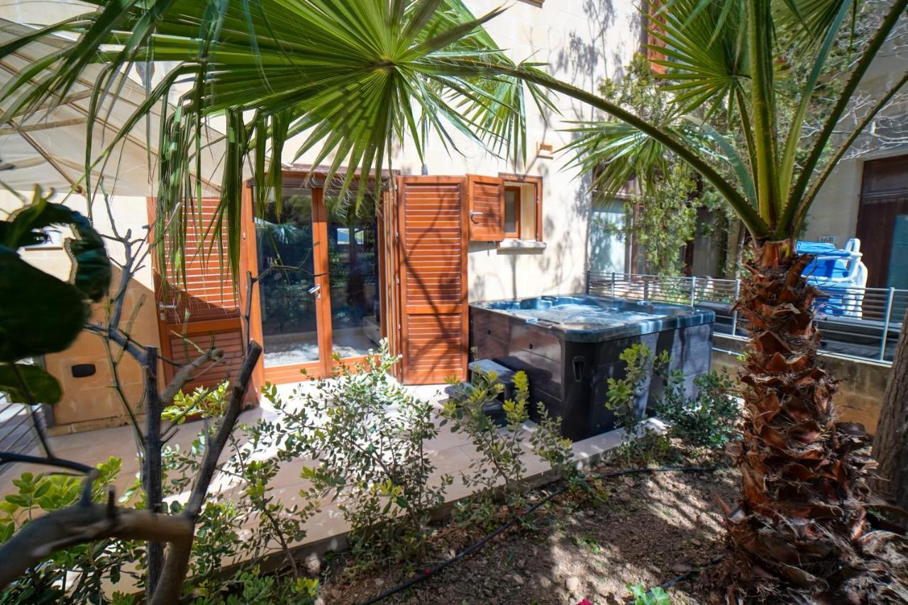 Getawaynpetto Private Duplex Maisonette With Jacuzzi Hot Tub Mgarr Экстерьер фото