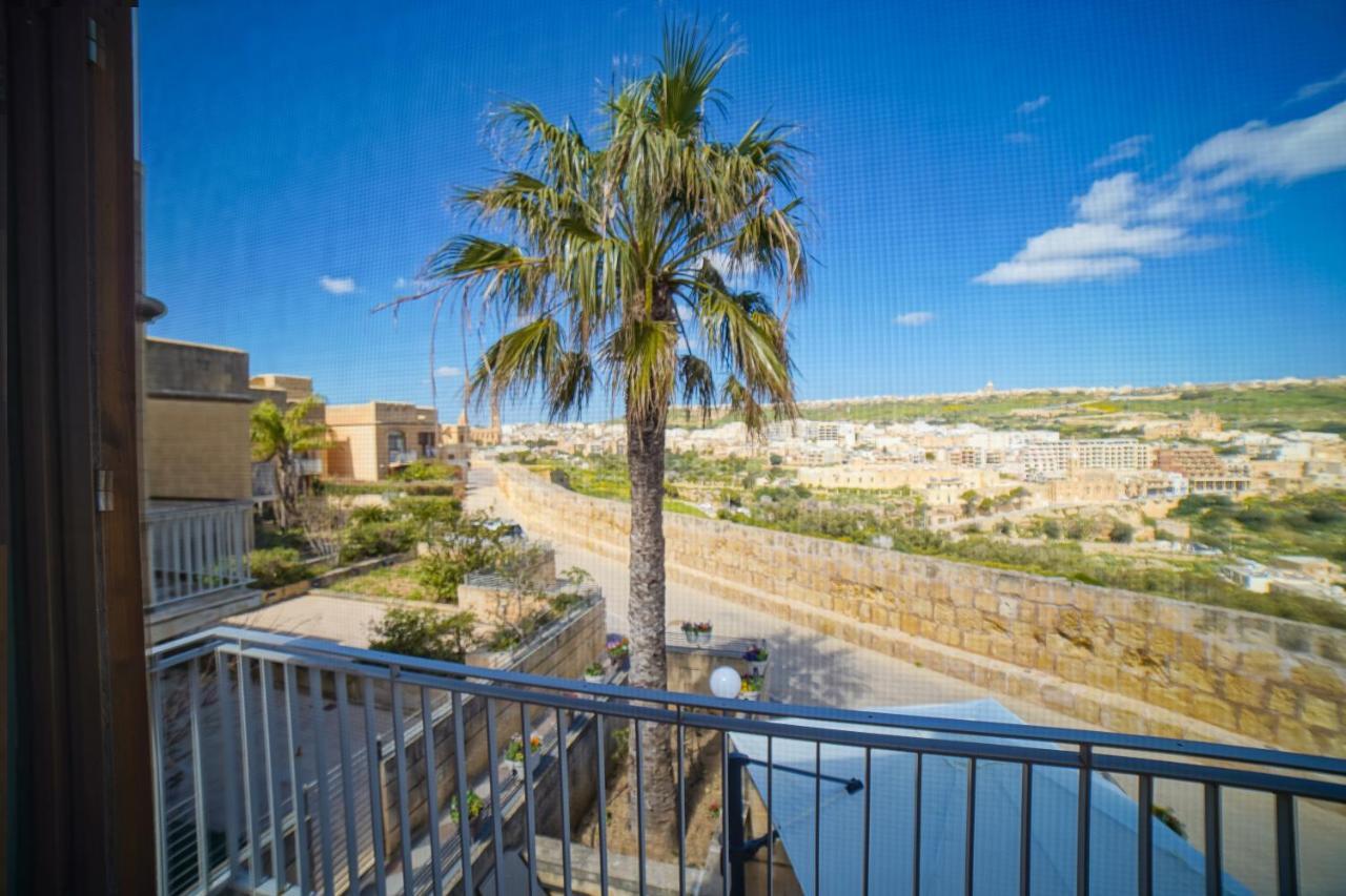 Getawaynpetto Private Duplex Maisonette With Jacuzzi Hot Tub Mgarr Экстерьер фото